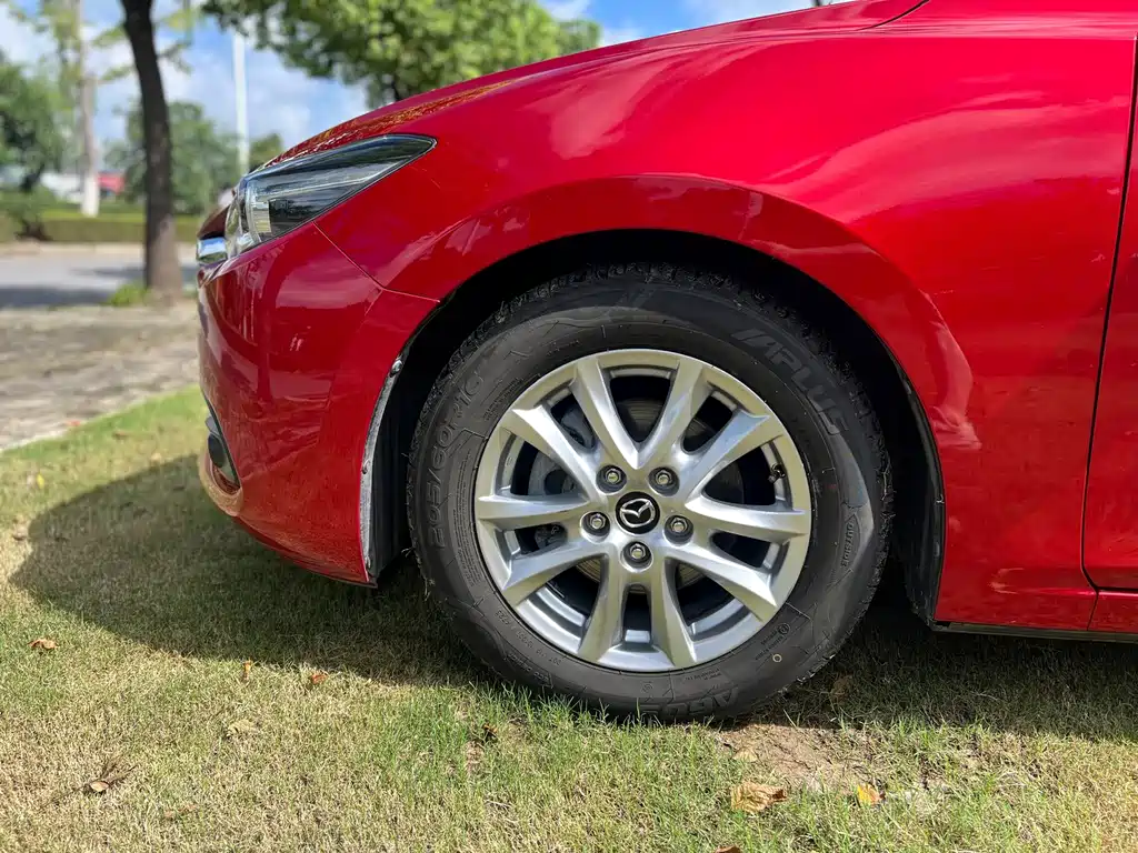 Mazda 3 Axela 2017 — фото 15