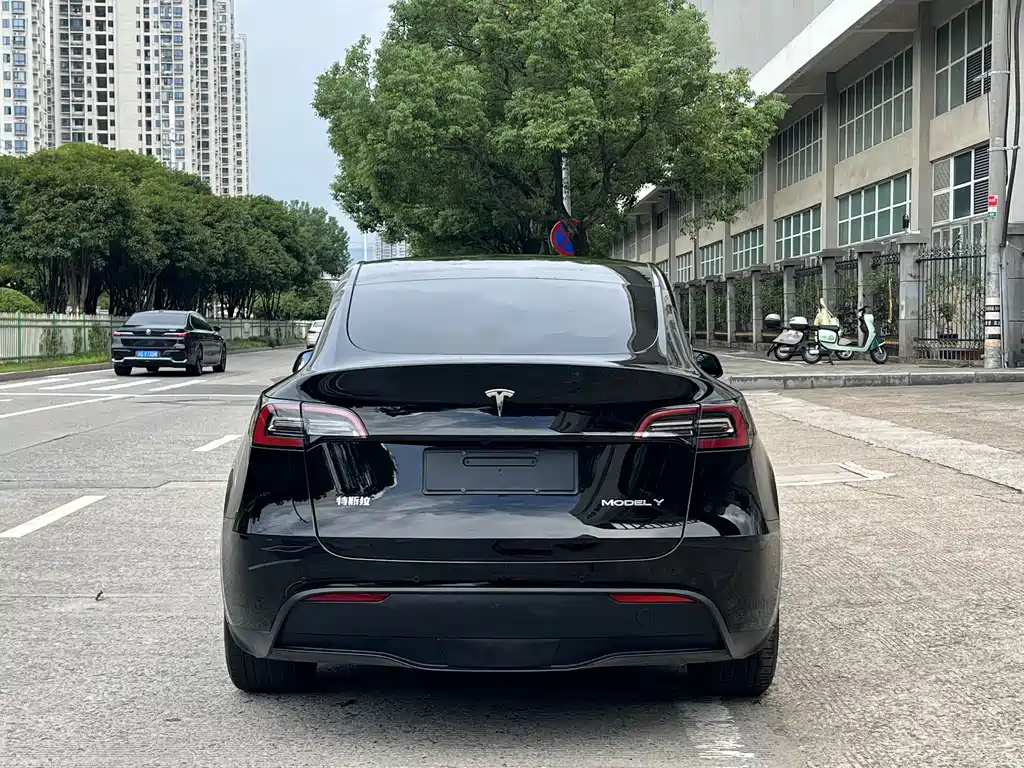 Tesla Model Y 2022 — фото 10