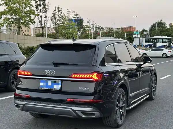 Audi Q7 2021