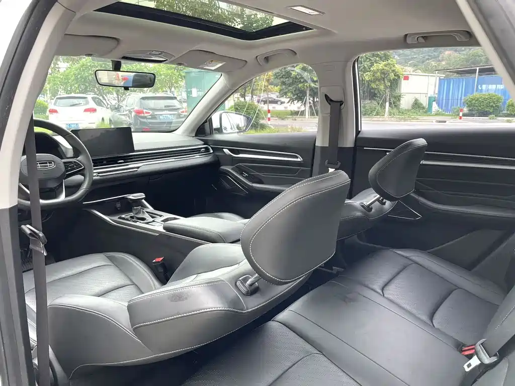 Geely Emgrand 2023