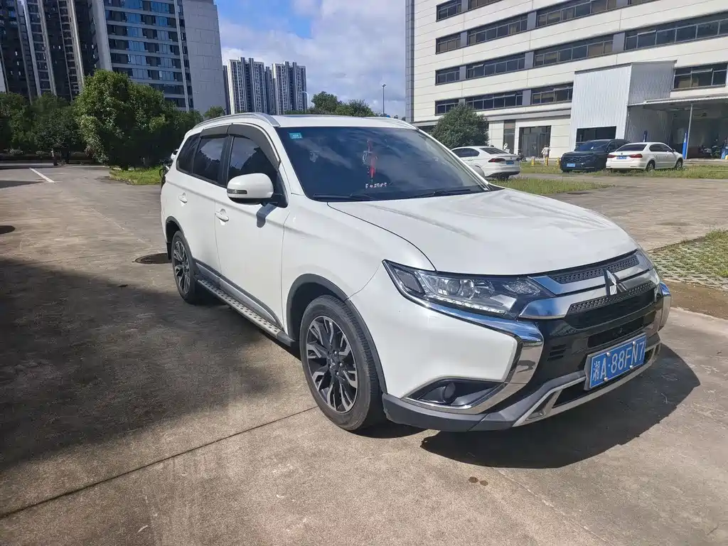 Mitsubishi Outlander 2020