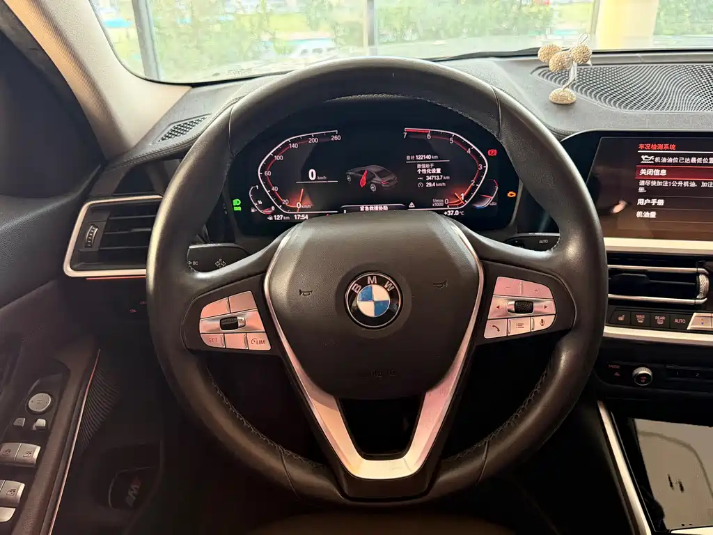 BMW 3 Series 2019 — фото 13
