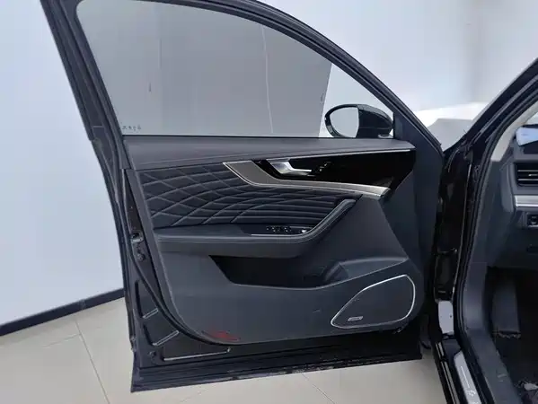 Hongqi HS5 2022