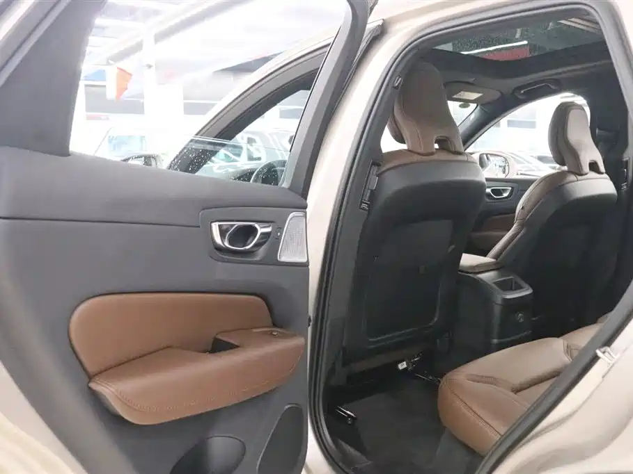 Volvo XC60 PHEV 2024 — фото 13