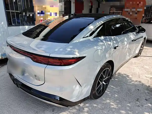 BYD Han L 2025