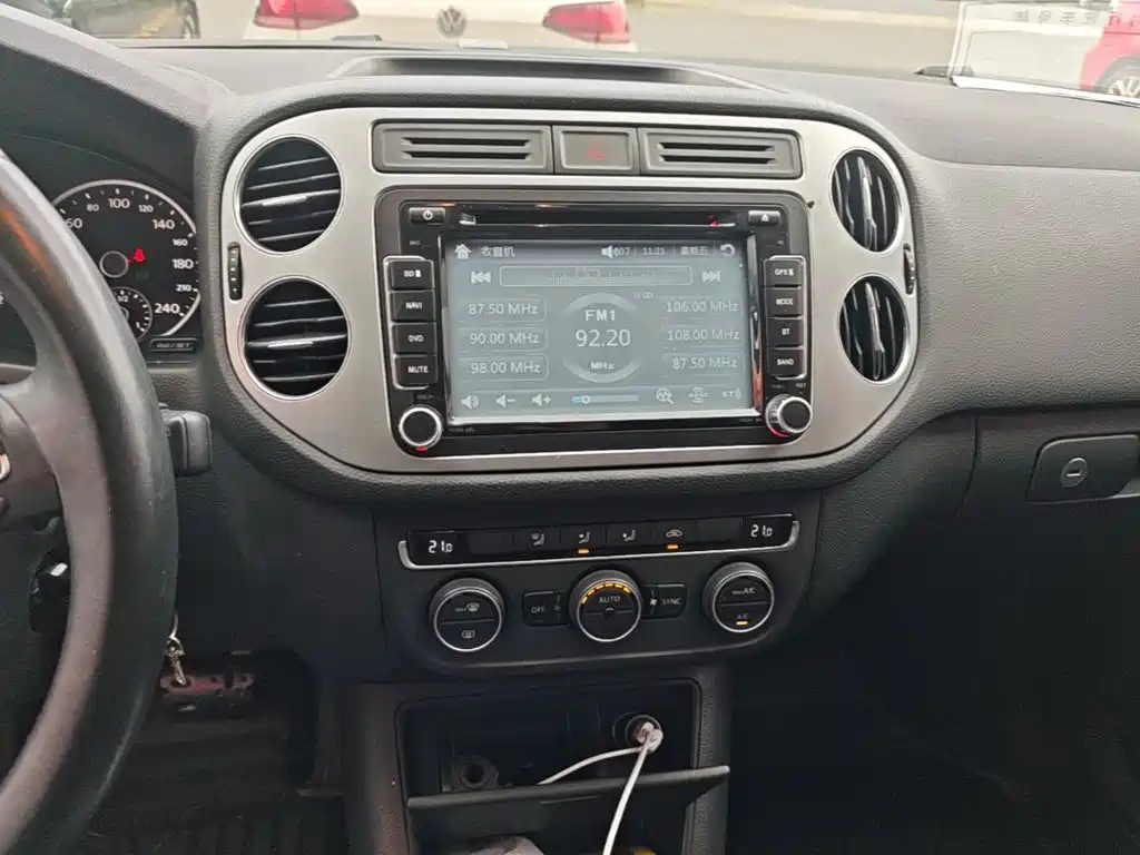 Volkswagen Tiguan 2015 — фото 13