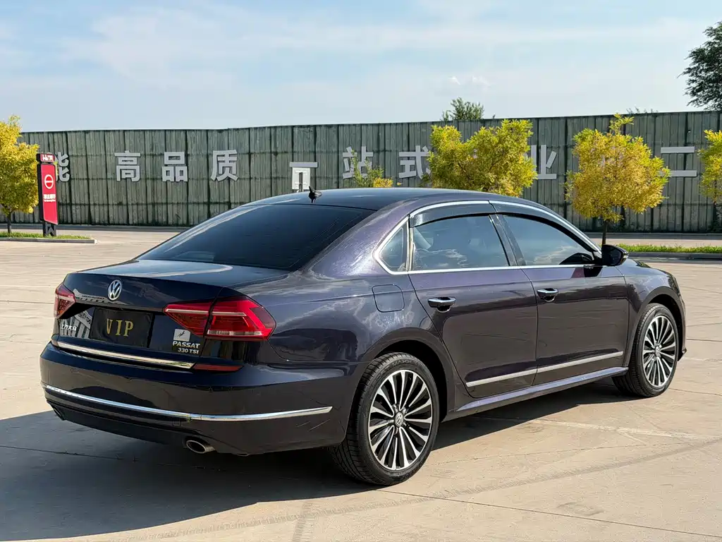 Volkswagen Passat 2017 — фото 22