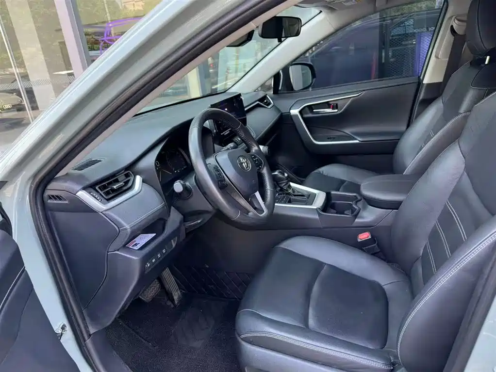 Toyota RAV4 2024
