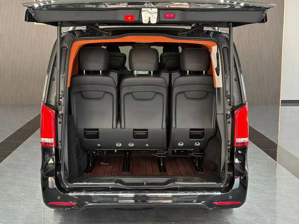Mercedes-Benz V-Class 2021 — фото 16