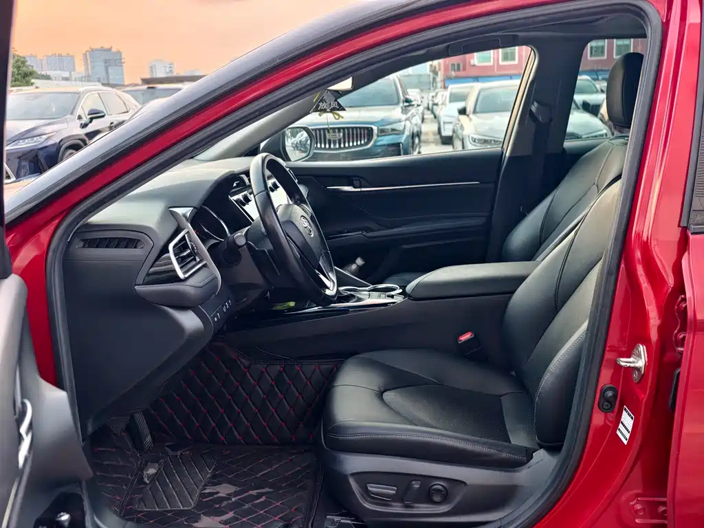 Toyota Camry 2019 — фото 11