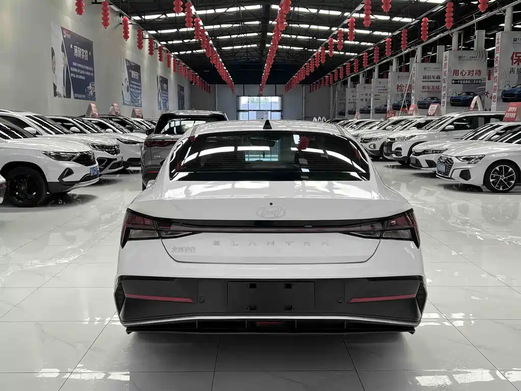 Hyundai Elantra 2023