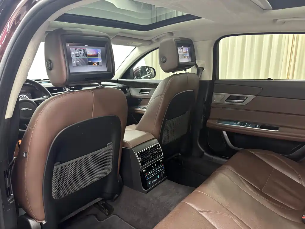 Jaguar XFL 2018 — фото 17