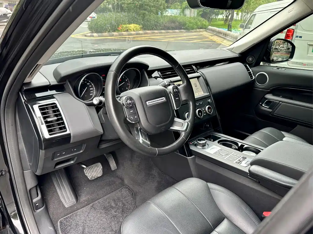 Land Rover Discovery 2018 — фото 12