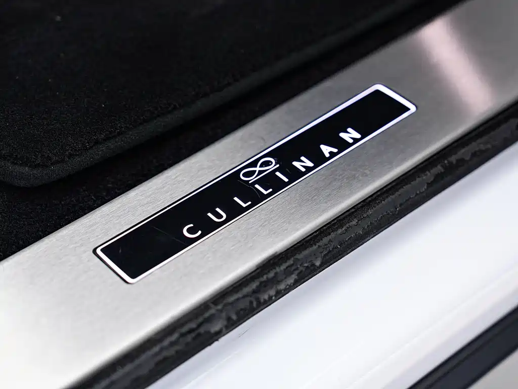 Rolls-Royce Cullinan 2021 — фото 21