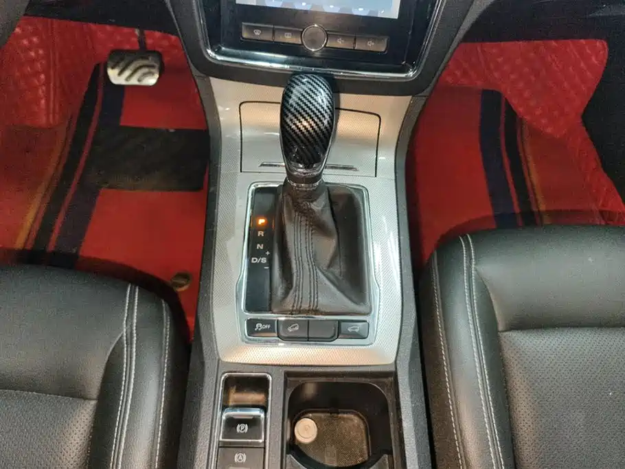 Roewe RX5 2018 — фото 16