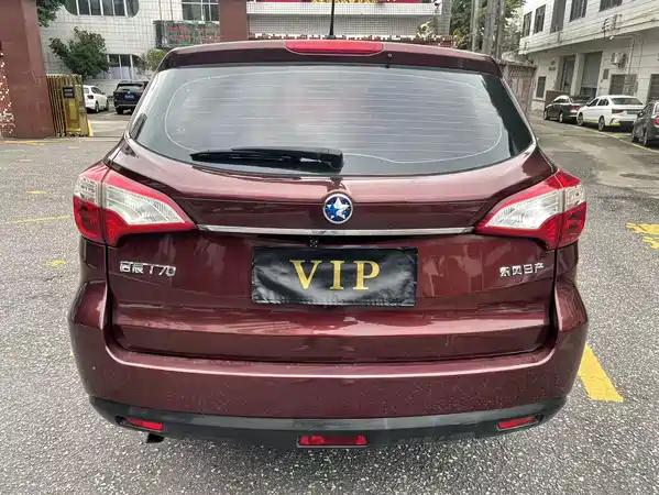 Venucia T70 2015