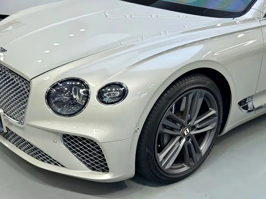 Bentley Continental 2020 — фото 15