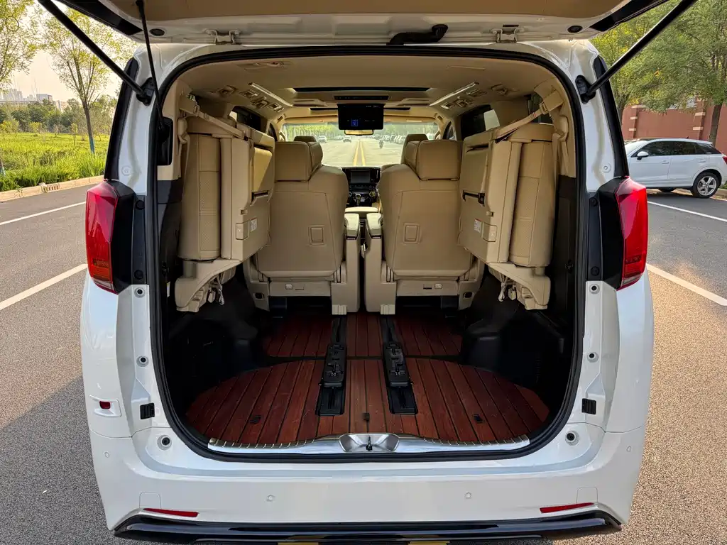 Toyota Alphard 2018 — фото 22