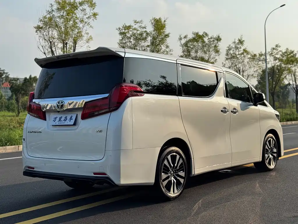 Toyota Alphard 2018 — фото 26