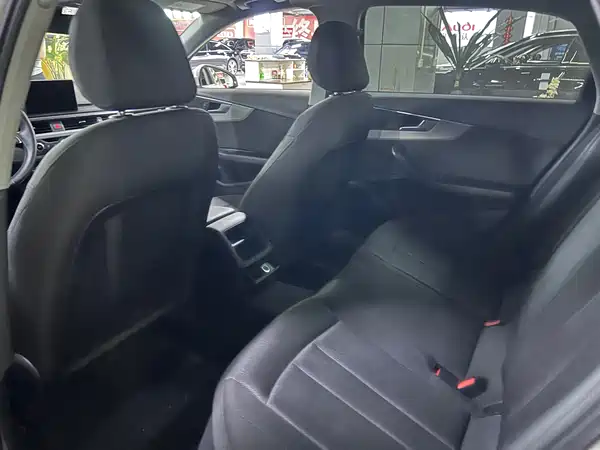 Audi A4L 2018