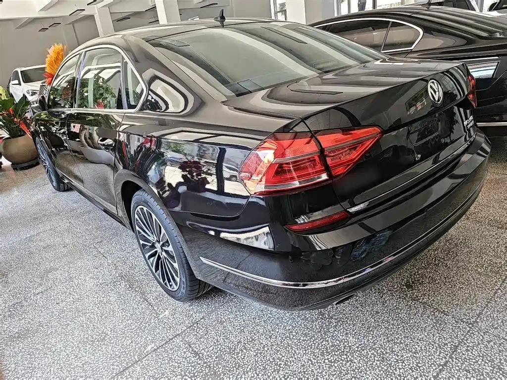 Volkswagen Passat 2017 — фото 6