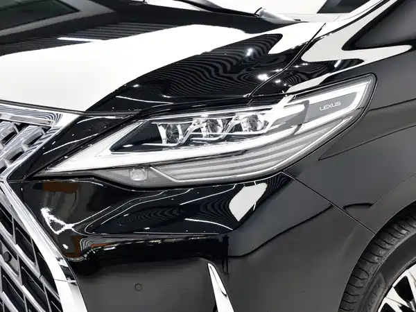 Lexus LM 2022