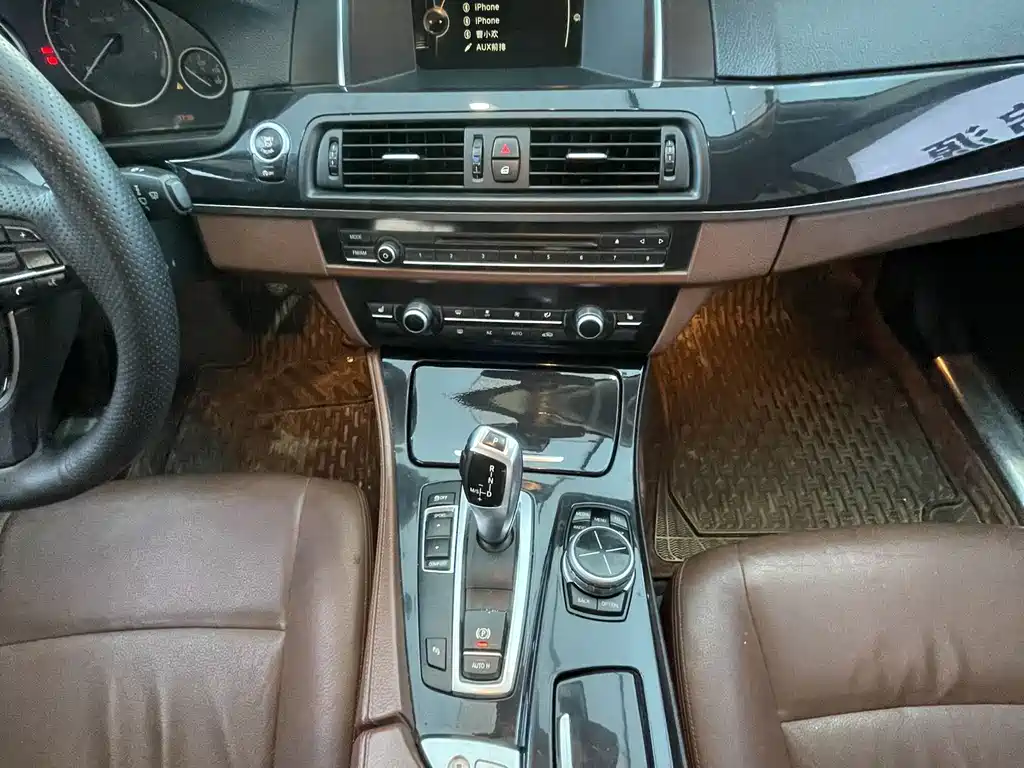 BMW 5 Series 2016 — фото 16