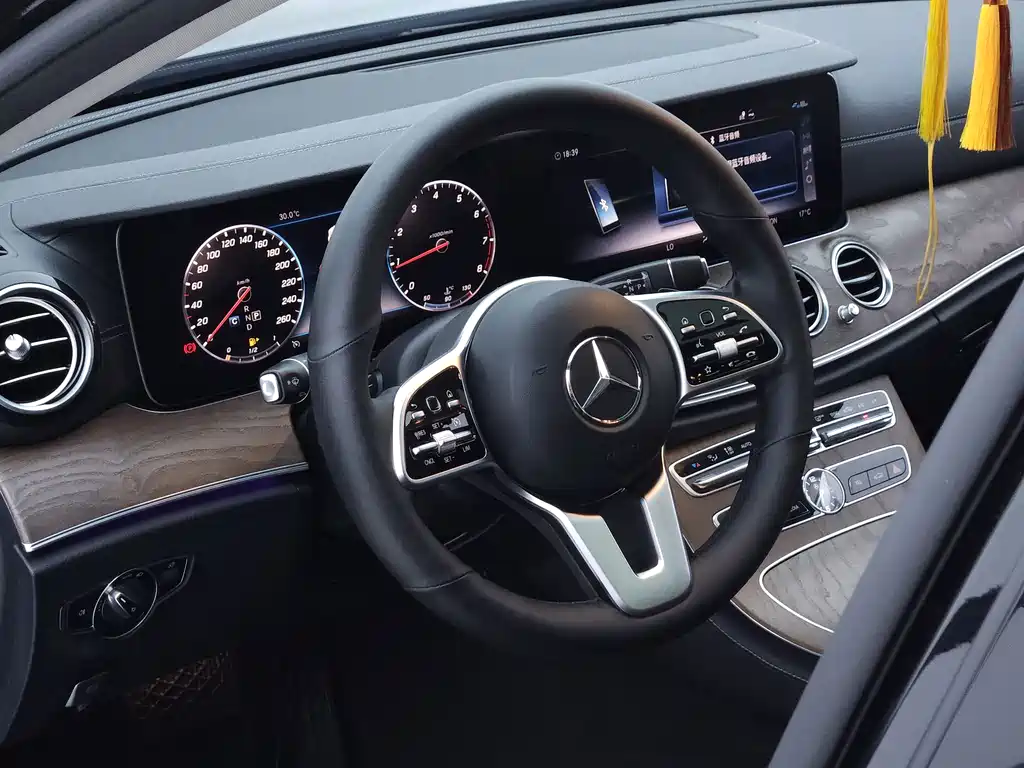 Mercedes-Benz E-Class 2020 — фото 18