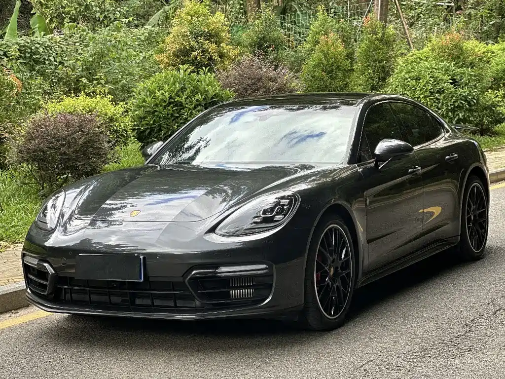Porsche Panamera 2022
