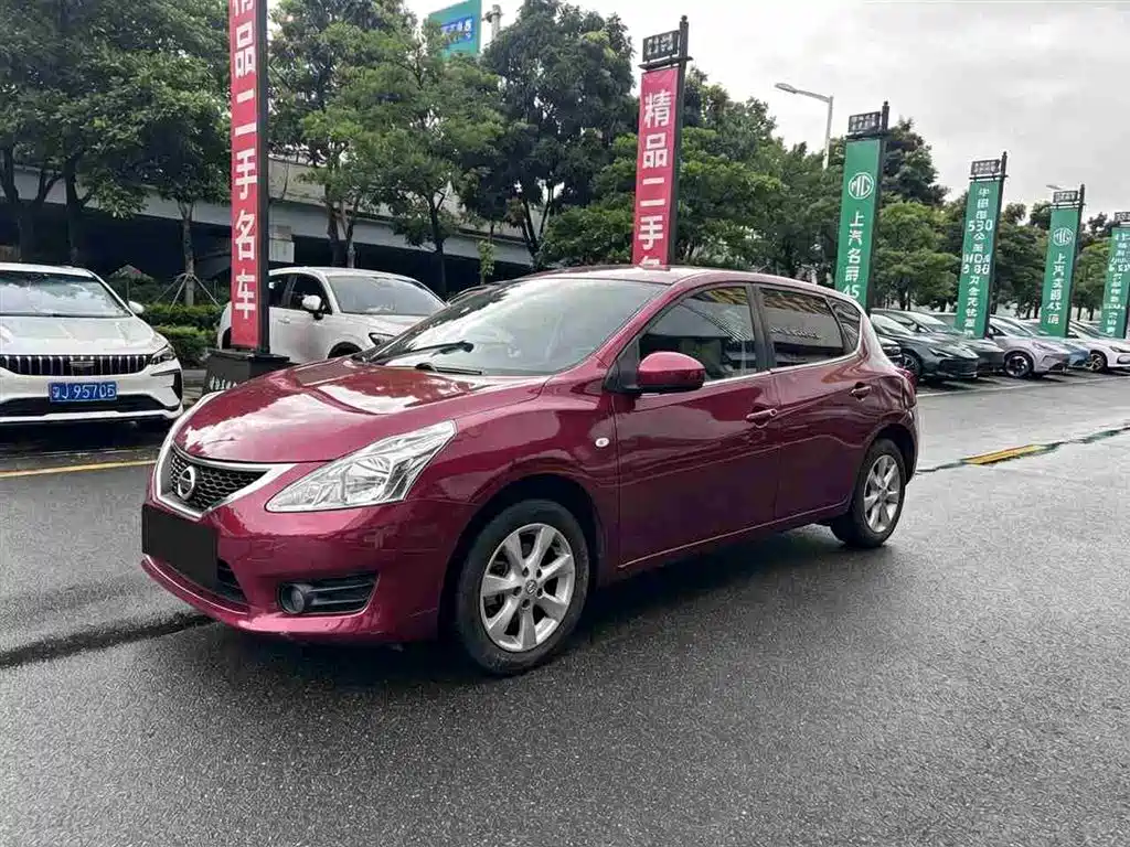Nissan Tiida 2014