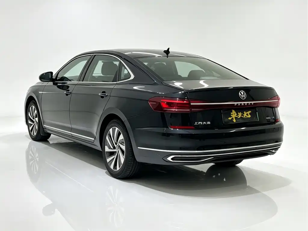 Volkswagen Passat PHEV 2023 — фото 11