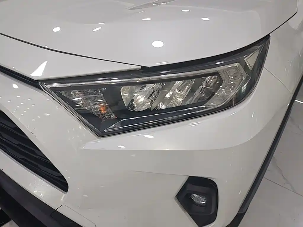 Toyota RAV4 2023 — фото 24