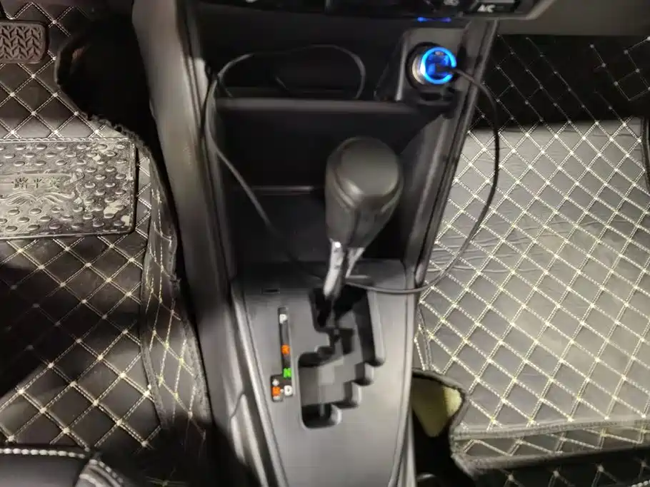 Toyota Yaris L 2018 — фото 16