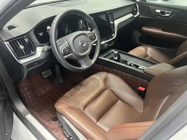 Volvo S60 2023