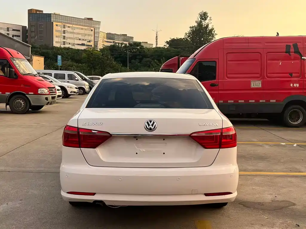 Volkswagen Lavida 2016 — фото 10