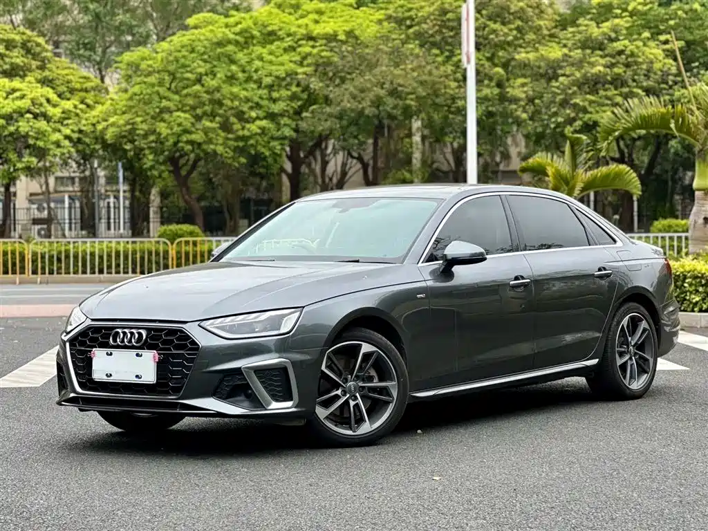 Audi A4L 2021 — фото 1
