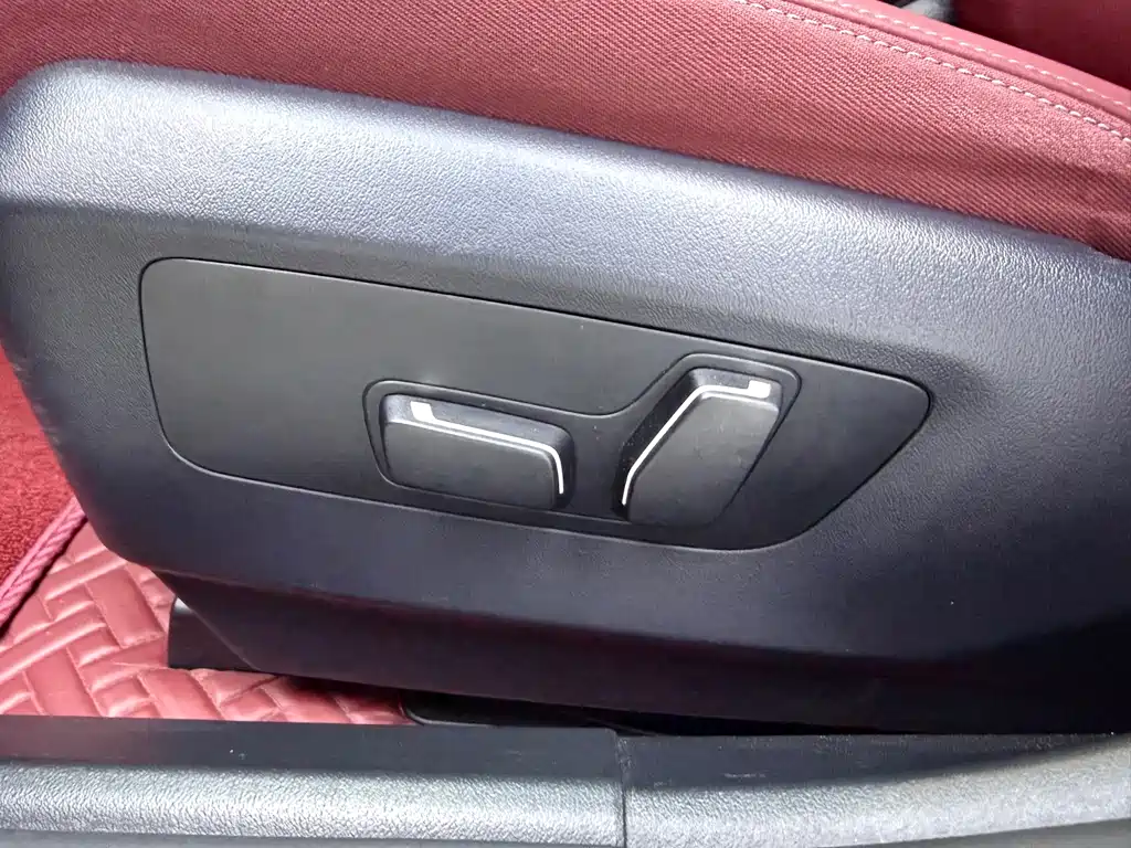 BMW 5 Series 2025 — фото 17