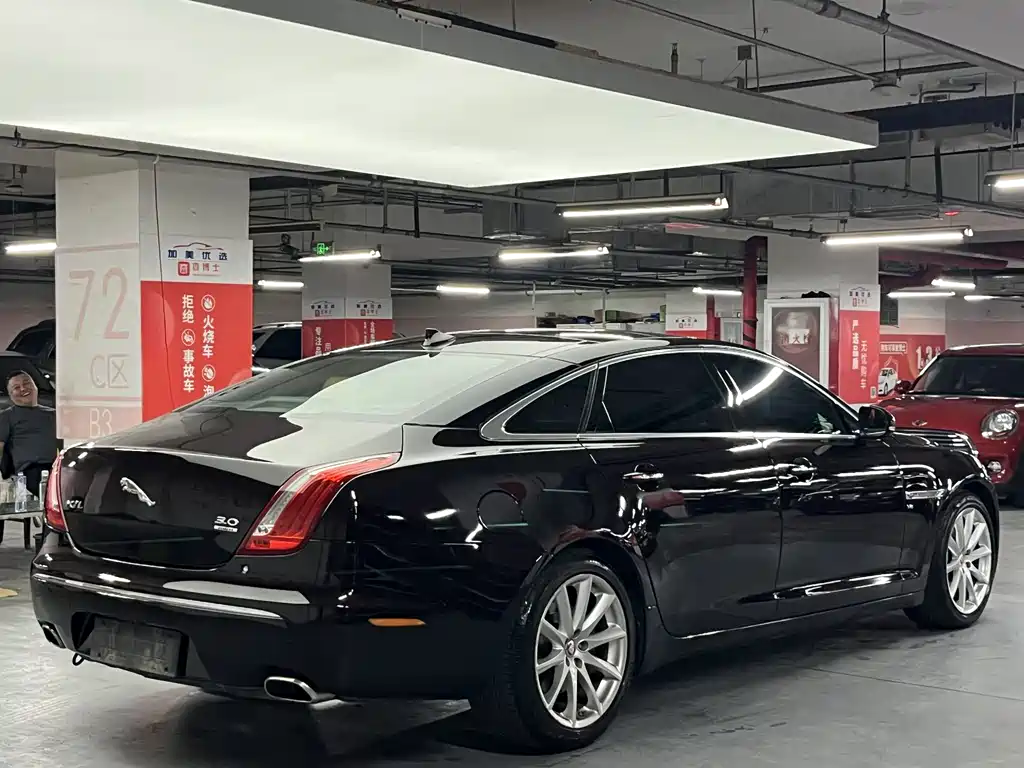 Jaguar XJ 2015 — фото 3