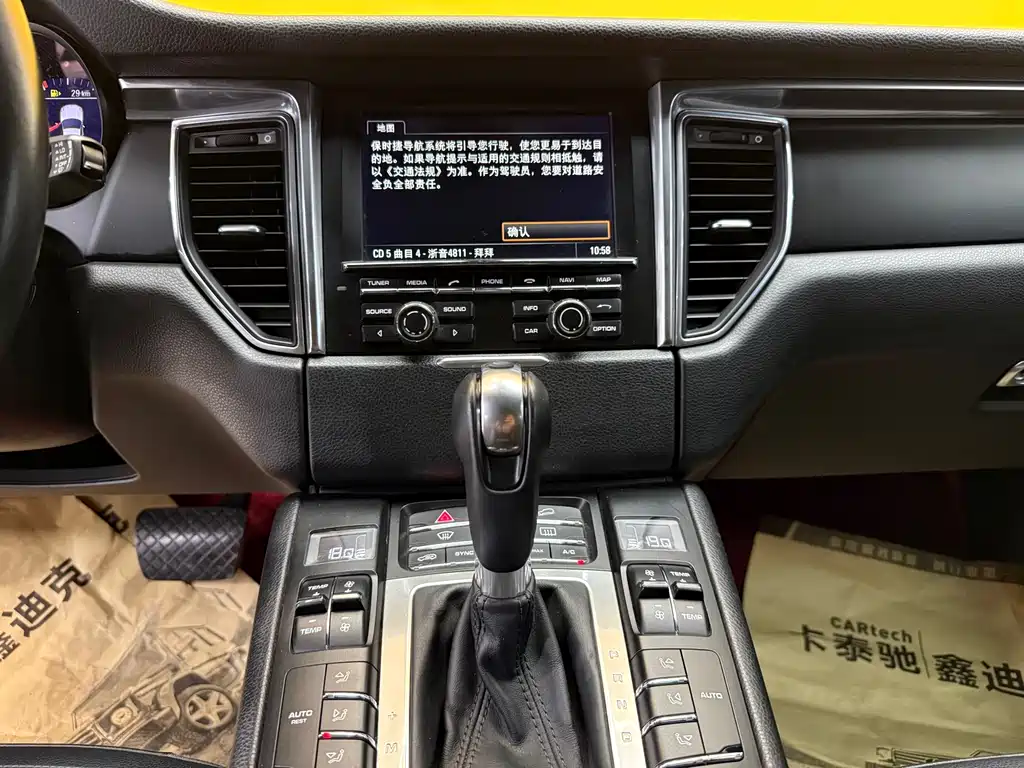 Porsche Macan 2015 — фото 16
