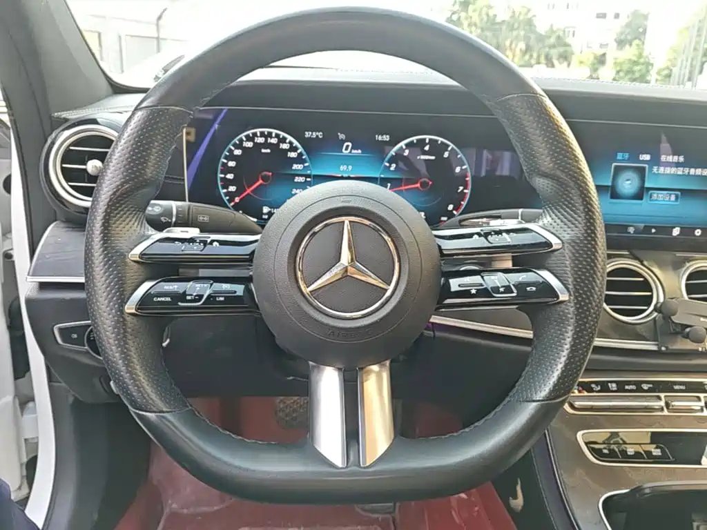 Mercedes-Benz E-Class 2022 — фото 11