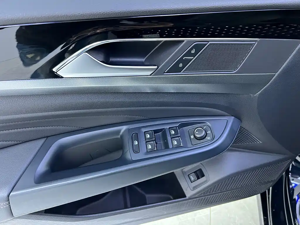 Volkswagen Passat 2023 — фото 4