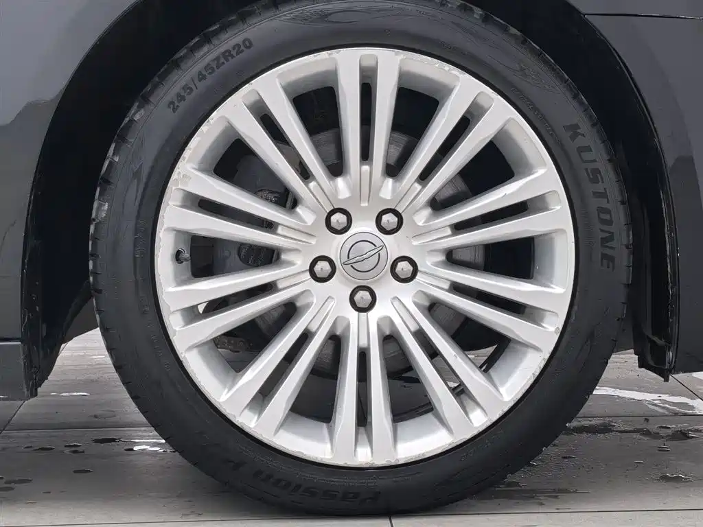 Chrysler 300C 2017 — фото 17