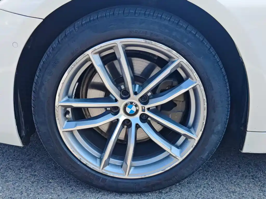 BMW 5 Series 2018 — фото 19