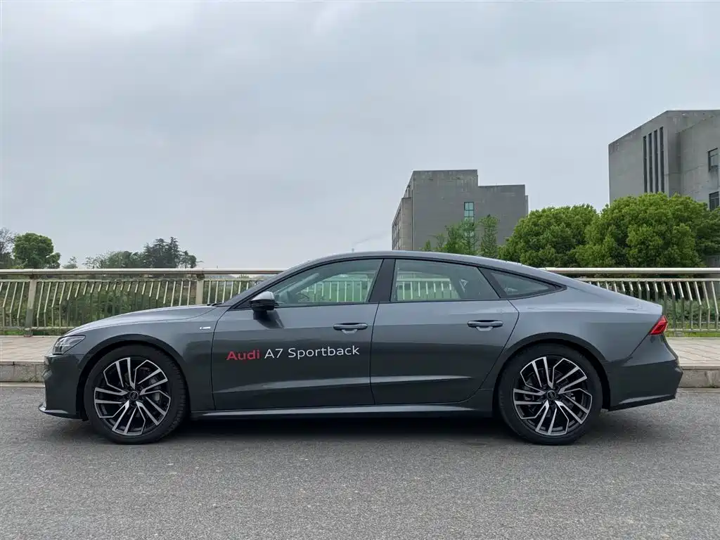 Audi A7 2025 — фото 2