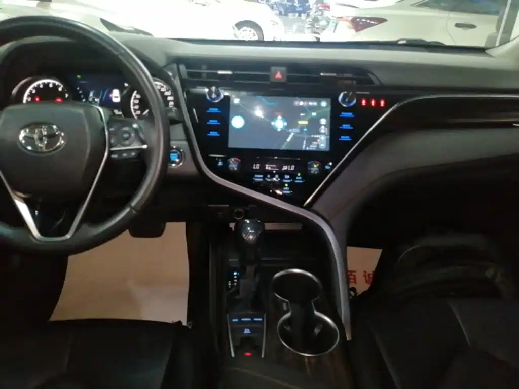 Toyota Camry 2021 — фото 13