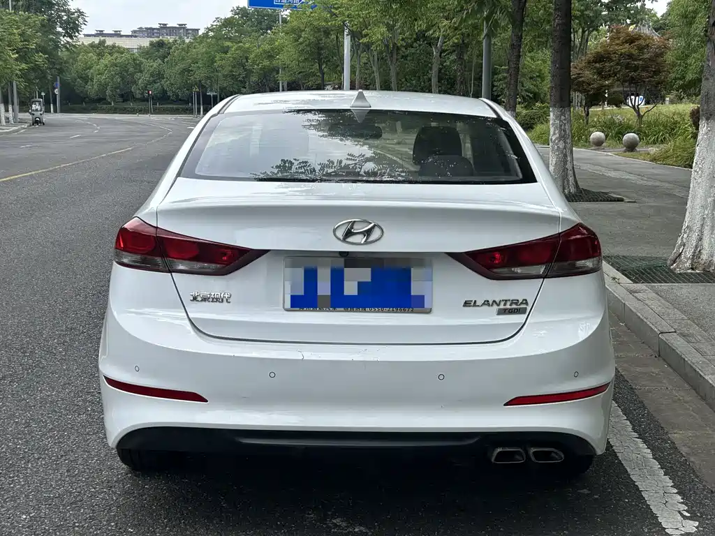 Hyundai Elantra 2019 — фото 5