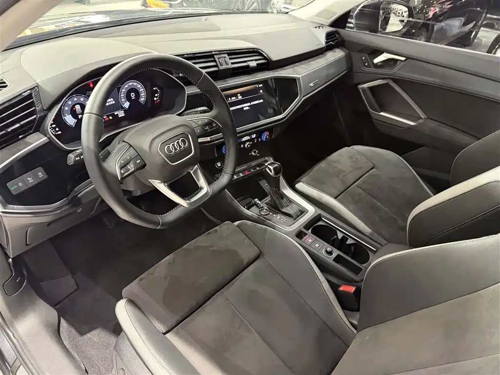 Audi Q3 2021 — фото 11