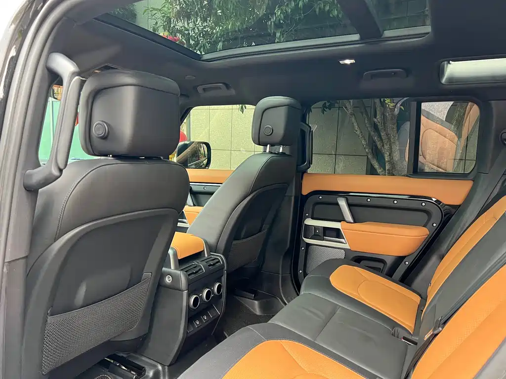 Land Rover Defender 2024 — фото 13