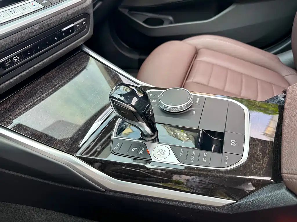 BMW 3 Series 2019 — фото 18