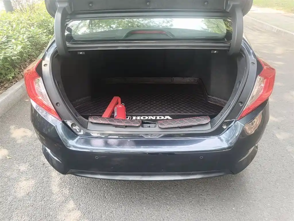 Honda Civic 2019 — фото 19